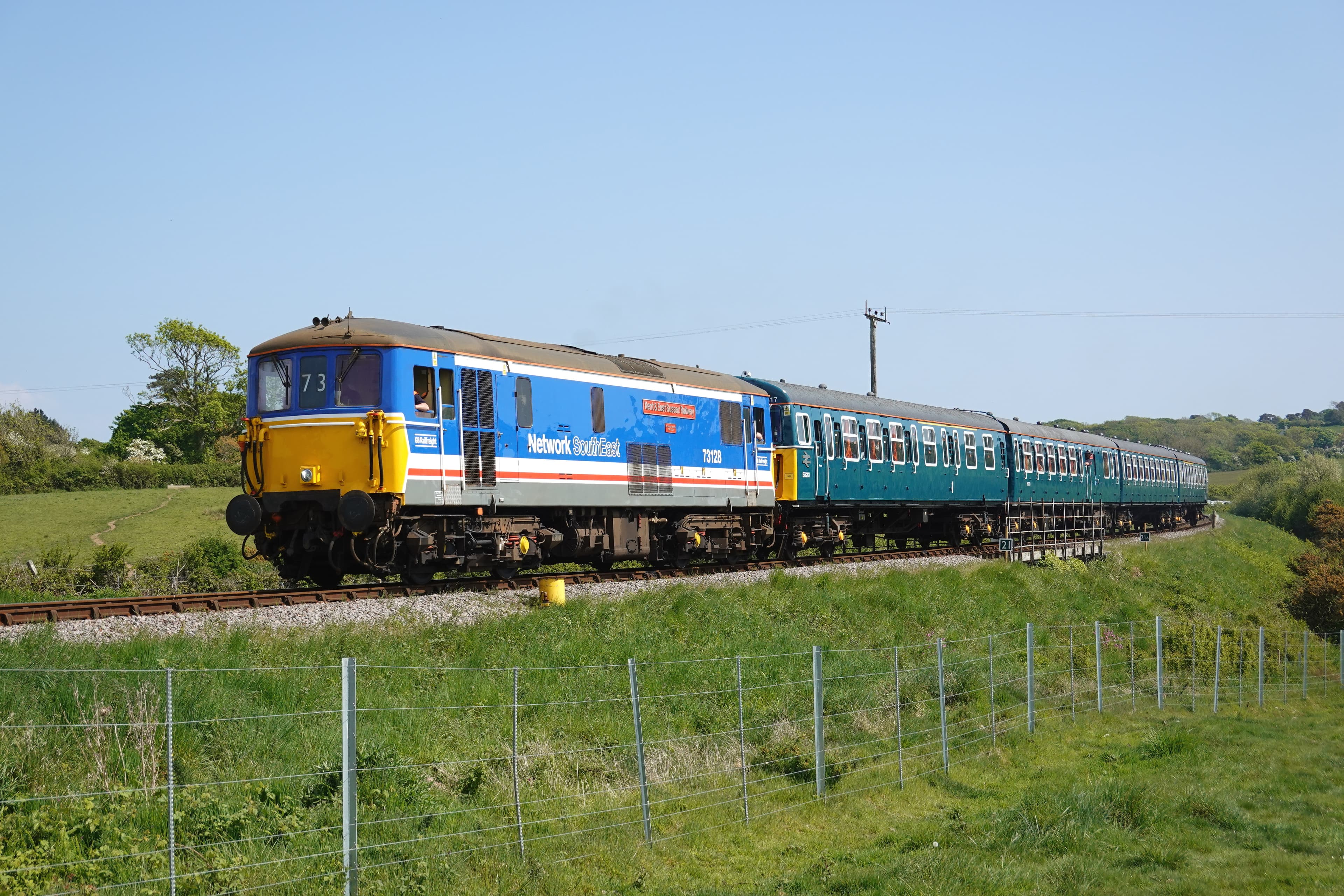 73128 with 4-VEP unit 3417 passes Woodyhyde Campsite, Corfe Common 08/05/25