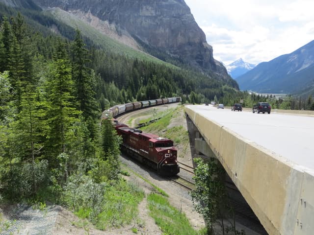 Spiral Tunnels (Kicking Horse)