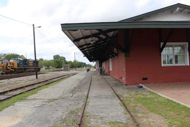 Jesup Railfan Viewing Platform