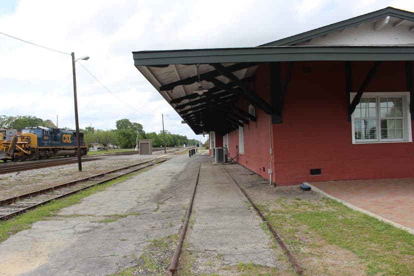 Tracks running SW along Jesup Depot