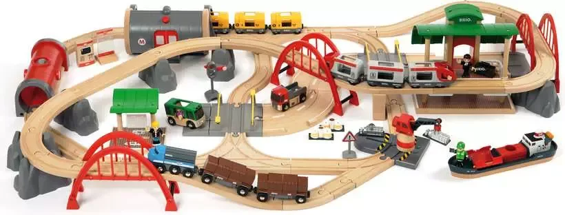 BRIO Deluxe Railway Set 33052 laid out