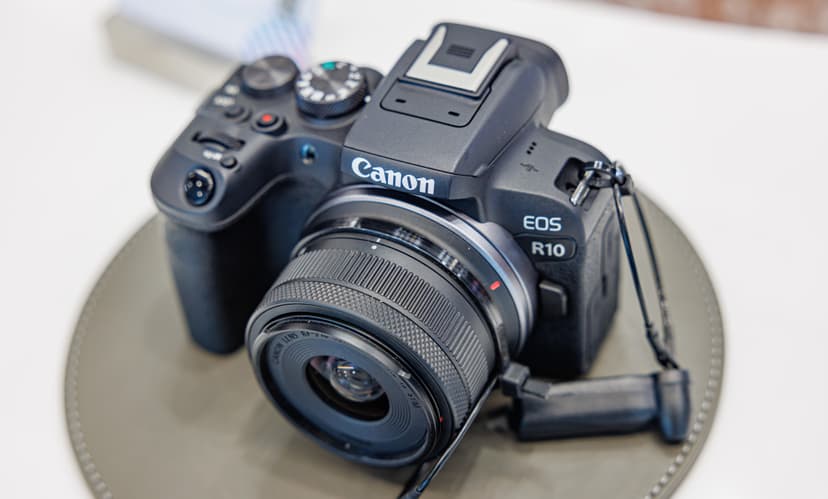 Canon EOS R10 Mirrorless Camera with RF-S 18-45mm F4.5-6.3 IS STM Lens Kit